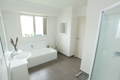 Photo of property in 24 Breaker Grove, Waiuku, 2123