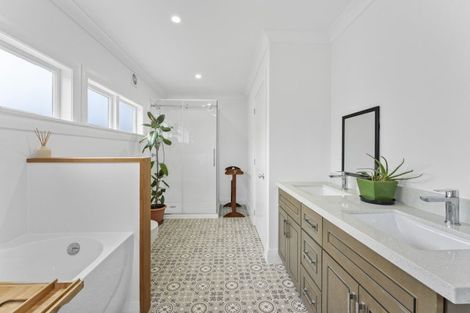 Photo of property in 32 Cambridge Street, Pahiatua, 4910