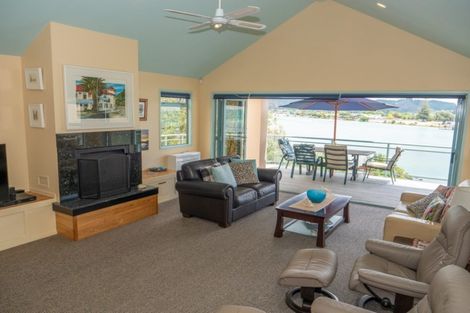Photo of property in 4 Bush Point Road, Cable Bay, 0420