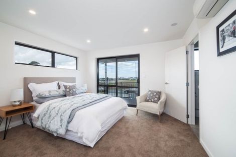 Photo of property in 128 Mcclymonts Road, Oteha, Auckland, 0632