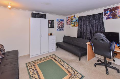 Photo of property in 2/8 Celmisia Place, Weymouth, Auckland, 2103