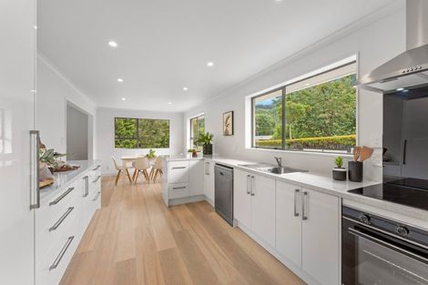 Photo of property in 11 Amber Grove, Birchville, Upper Hutt, 5018