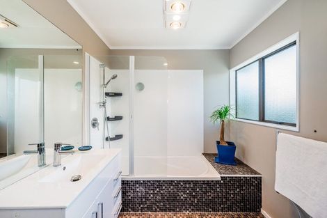 Photo of property in 11 Sunburst Court, Paraparaumu Beach, Paraparaumu, 5032