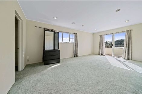 Photo of property in 12 De Havilland Drive, Goodwood Heights, Auckland, 2105