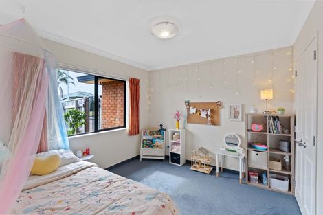 Photo of property in 96 Guildford Drive, Paraparaumu Beach, Paraparaumu, 5032