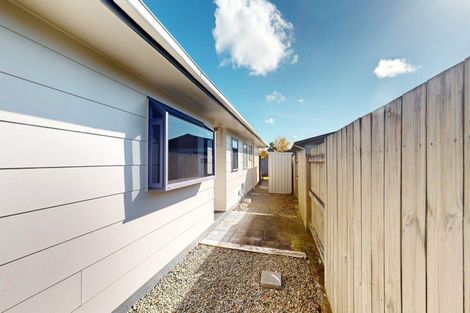Photo of property in 5 Essex Place, Milson, Palmerston North, 4414