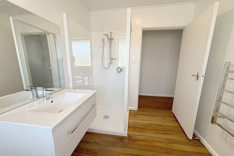 Photo of property in 5 Brookby Crescent, Avonhead, Christchurch, 8042