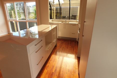 Photo of property in 56 Woodstock Road, Forrest Hill, Auckland, 0620