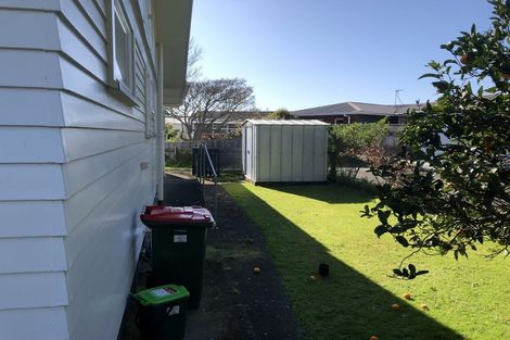 Photo of property in 11 Kennedy Place, Merrilands, New Plymouth, 4312