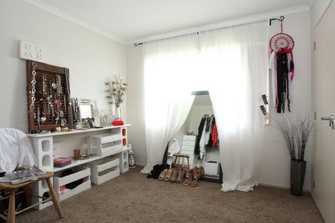 Photo of property in 24 Breaker Grove, Waiuku, 2123