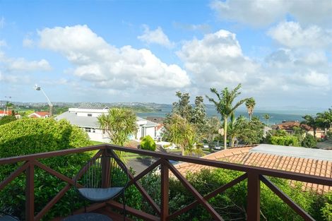 Photo of property in 1 Marguerita Place, West Harbour, Auckland, 0618