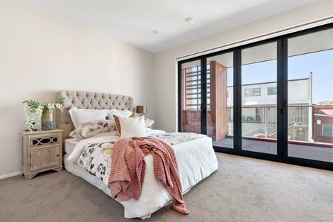 Photo of property in 1/69 Lake Road, Devonport, Auckland, 0624