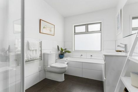 Photo of property in 1/127 Churchill Road, Rothesay Bay, Auckland, 0630