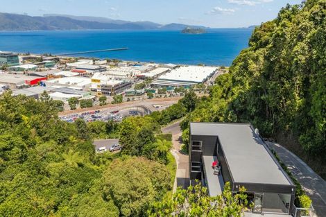 Photo of property in 18 Korokoro Road, Korokoro, Lower Hutt, 5012