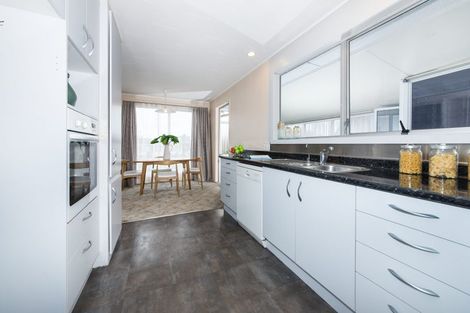 Photo of property in 25 Allington Road, Massey, Auckland, 0614