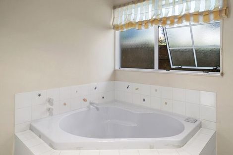 Photo of property in 2/76 Rokino Road, Hilltop, Taupo, 3330