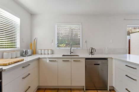 Photo of property in 1/104a Beach Road, Castor Bay, Auckland, 0620