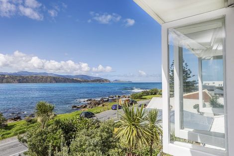Photo of property in 115 Breaker Bay Road, Breaker Bay, Wellington, 6022