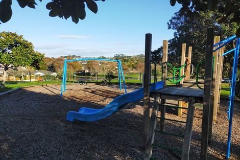 Photo of property in 10/42 Fields Parade, Oteha, Auckland, 0632