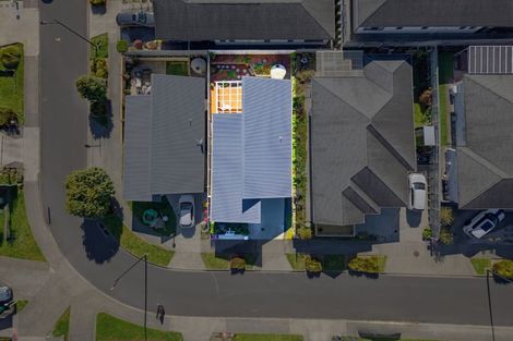 Photo of property in 6 Reserva Crescent, Kumeu, 0810
