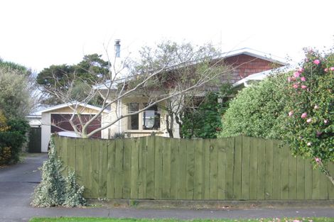 Photo of property in 27 Waterloo Crescent, Hokowhitu, Palmerston North, 4410