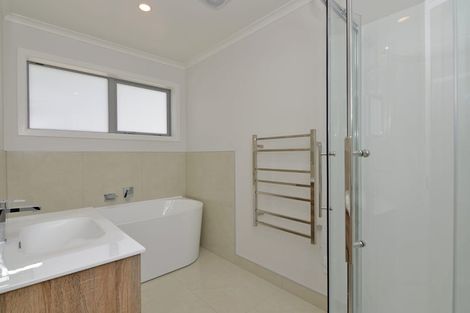 Photo of property in 19 Bendigo Grove, Newlands, Wellington, 6037