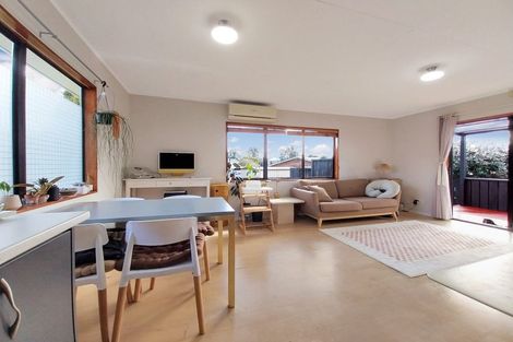 Photo of property in 2/9 Applewood Drive, Henderson, Auckland, 0612