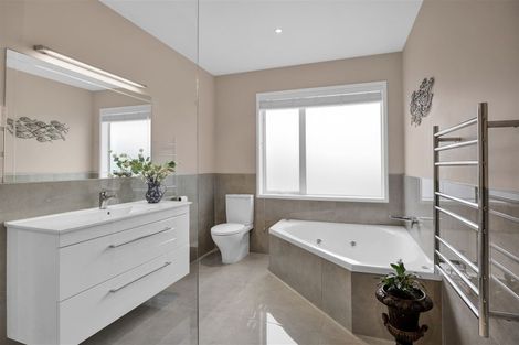 Photo of property in 9 Links Drive, Waiwhakaiho, New Plymouth, 4312