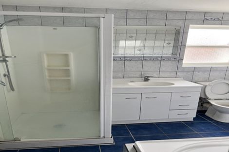 Photo of property in 40 Longburn Road, Henderson, Auckland, 0610