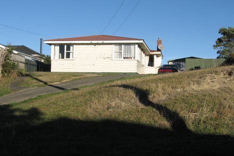 Photo of property in 52 Miles Crescent, Newlands, Wellington, 6037
