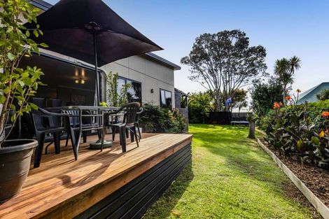 Photo of property in 6 Moana Crescent, Blagdon, New Plymouth, 4310