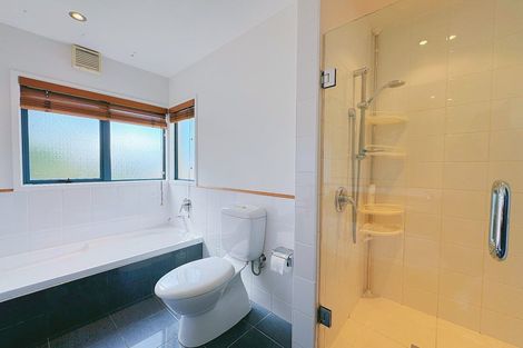 Photo of property in 40 Dress Circle, Newlands, Wellington, 6037