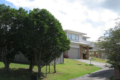 Photo of property in 13 Ballini Rise, West Harbour, Auckland, 0618