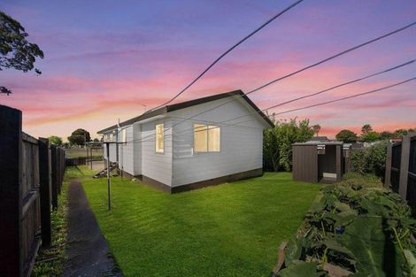 Photo of property in 3/10 Penion Drive, Flat Bush, Auckland, 2023