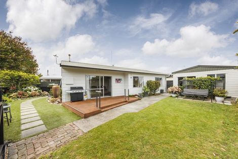 Photo of property in 17 Cargill Grove, Kelvin Grove, Palmerston North, 4414