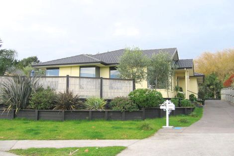 Photo of property in 18 Willowbank Close, East Tamaki Heights, Auckland, 2016