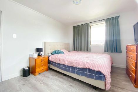 Photo of property in 46 Target Road, Totara Vale, Auckland, 0629