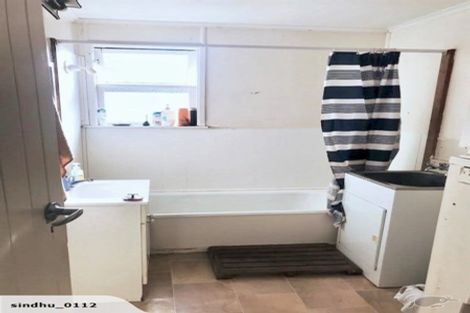 Photo of property in 44 Hutchinson Avenue, New Lynn, Auckland, 0600