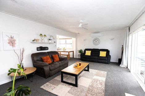 Photo of property in 71 Pipiroa Road, Ngatea, 3503