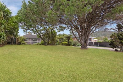 Photo of property in 1070 Scenic Drive North, Swanson, Auckland, 0816