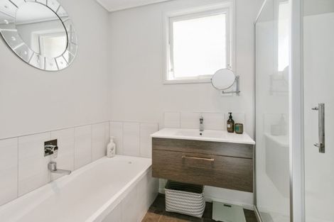 Photo of property in 30 Wallace Road, Mangere Bridge, Auckland, 2022