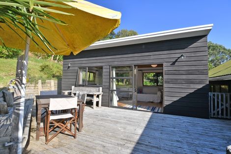 Photo of property in 15 Hillside Crescent, Leigh, 0985