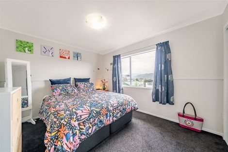 Photo of property in 7 Oaklands Grove, Clouston Park, Upper Hutt, 5018