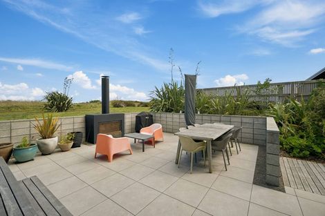 Photo of property in 14 Beachview Grove, Peka Peka, Waikanae, 5391