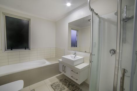 Photo of property in 16 Reins Road, Takanini, 2112