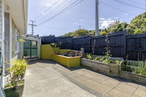 Photo of property in 5 Scott Street, Moturoa, New Plymouth, 4310