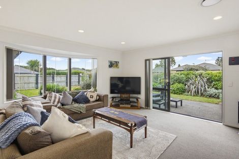 Photo of property in 20 Gandalf Crescent, Paraparaumu, 5032