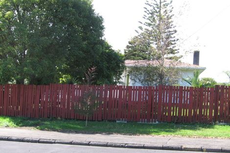 Photo of property in 6 Ward Crescent, Te Atatu Peninsula, Auckland, 0610