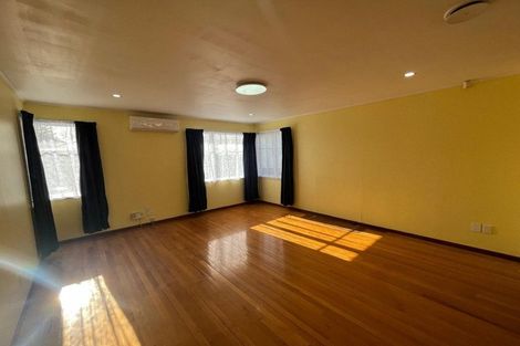 Photo of property in 60 Farquhar Road, Glendene, Auckland, 0602