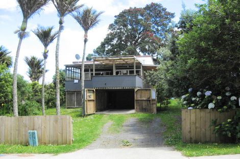Photo of property in 215 Motutara Road, Muriwai, Waimauku, 0881